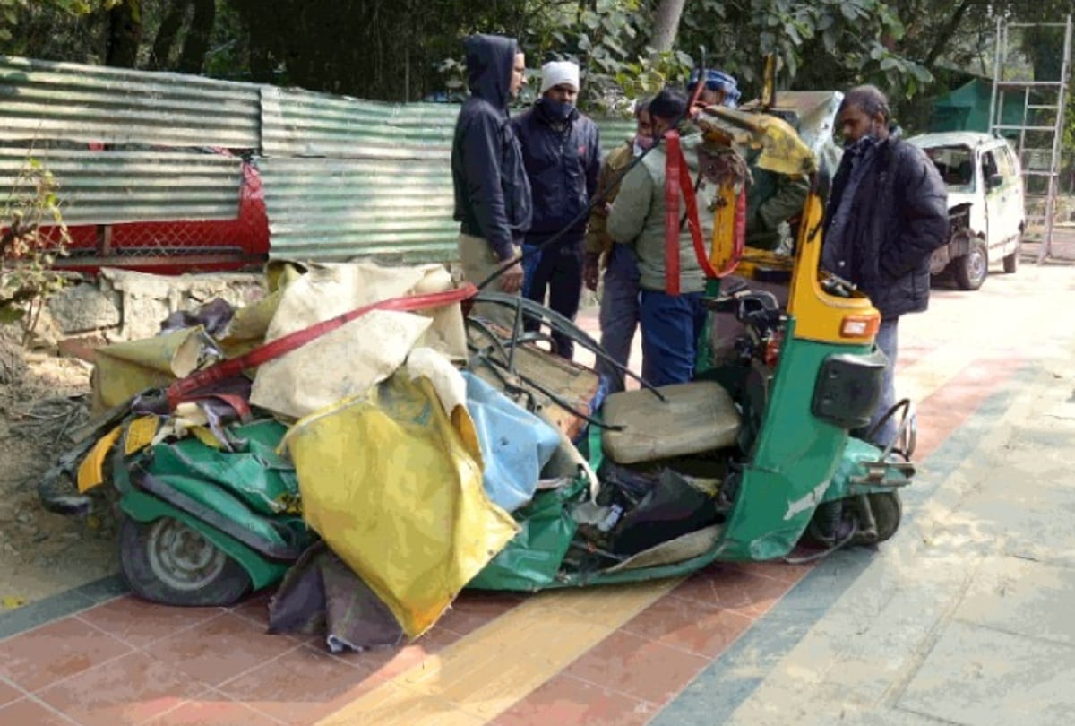 Delhi Accident: Whoever saw the auto stood ragged, the dead bodies of the uncle-nephew sitting in the back seat were badly crushed