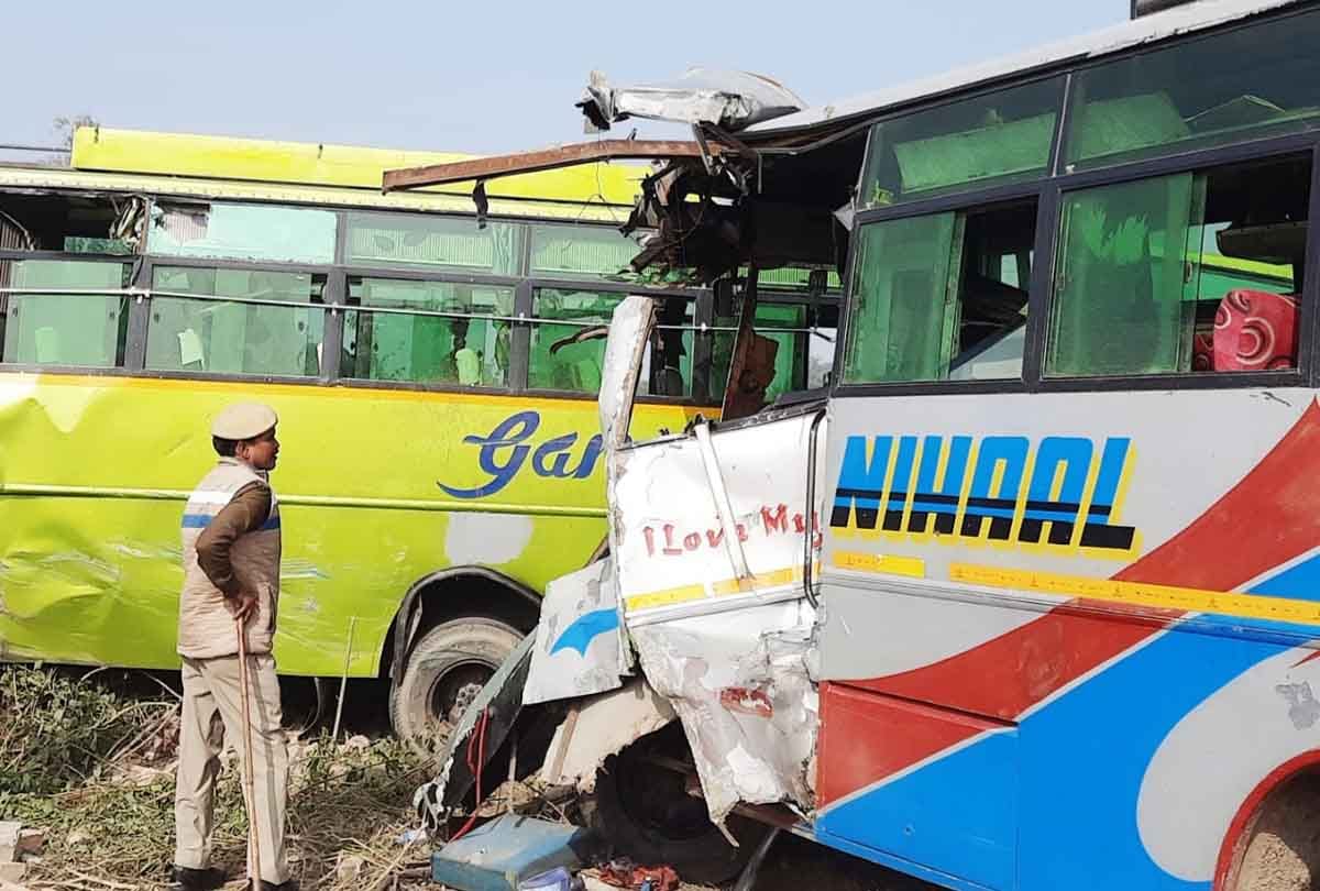 Hardoi: Bus carrying party workers in PM's rally collided with another bus due to steering failure, ten injured