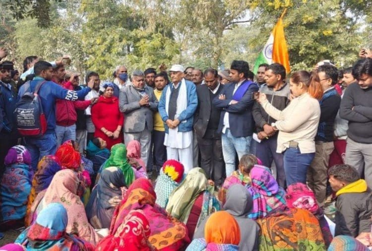Rs 4.5 lakh was deposited in the account of the family of the deceased, the family said - will pick up the dead body only after the arrest of the accused