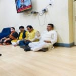 चुनाव आयुक्त कार्यालय के अंदर धरने पर बैठे सुवेंदु अधिकारी