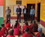 हाथरस : गांव मीरपुर के पूर्व माध्यमिक विद्यालय में बच्चों को पढ़ाई के प्रति प्रेरित करते ज्वाइंट