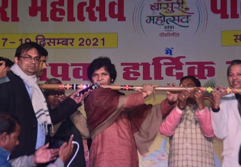 World record made by making 16 foot flute
