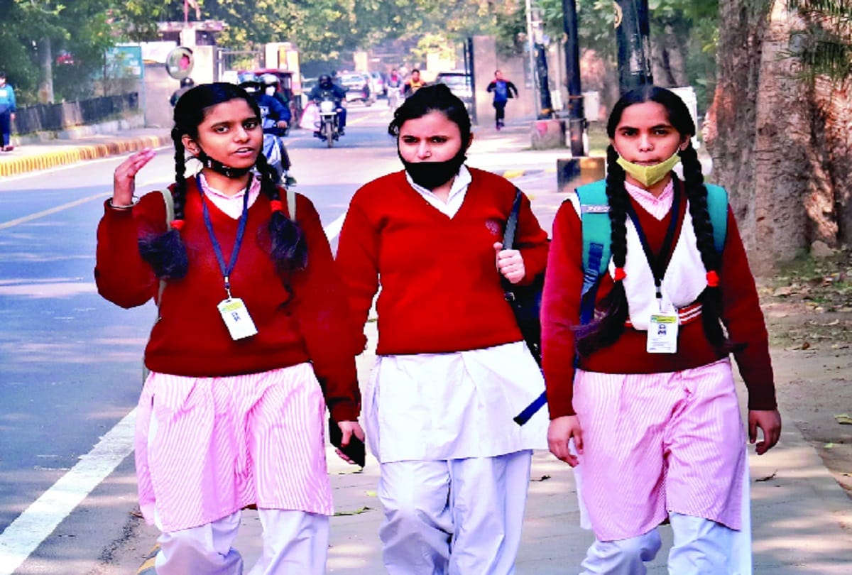Delhi: VI to XII schools open but attendance is low