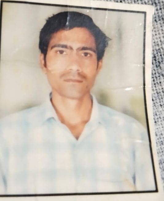 Supervisor's body found in Khubdu Jhal, friends suspected of murder