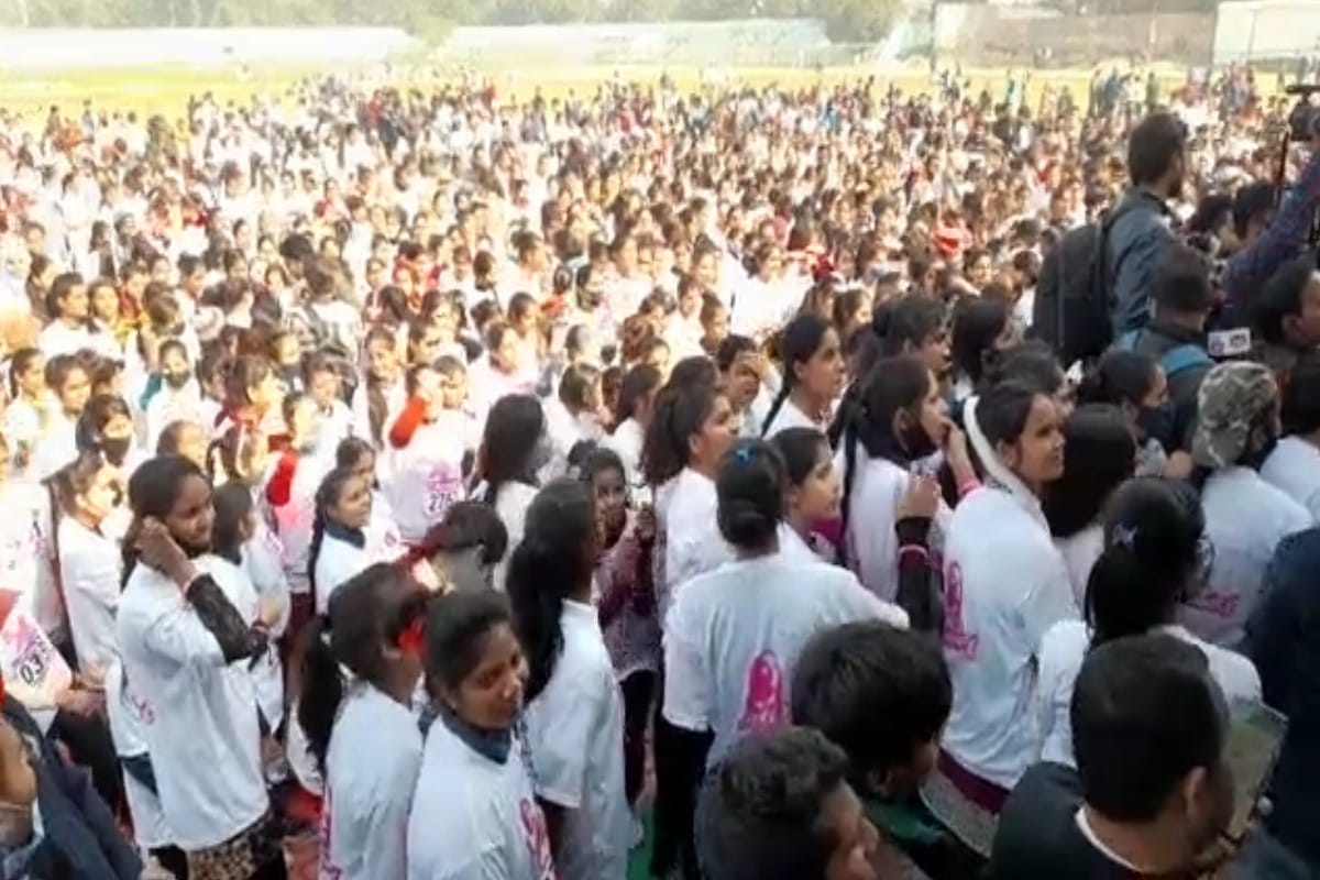 Congress Marathon in Meerut today: Uproar in Congress Marathon, participants threw T-shirts at the organizers