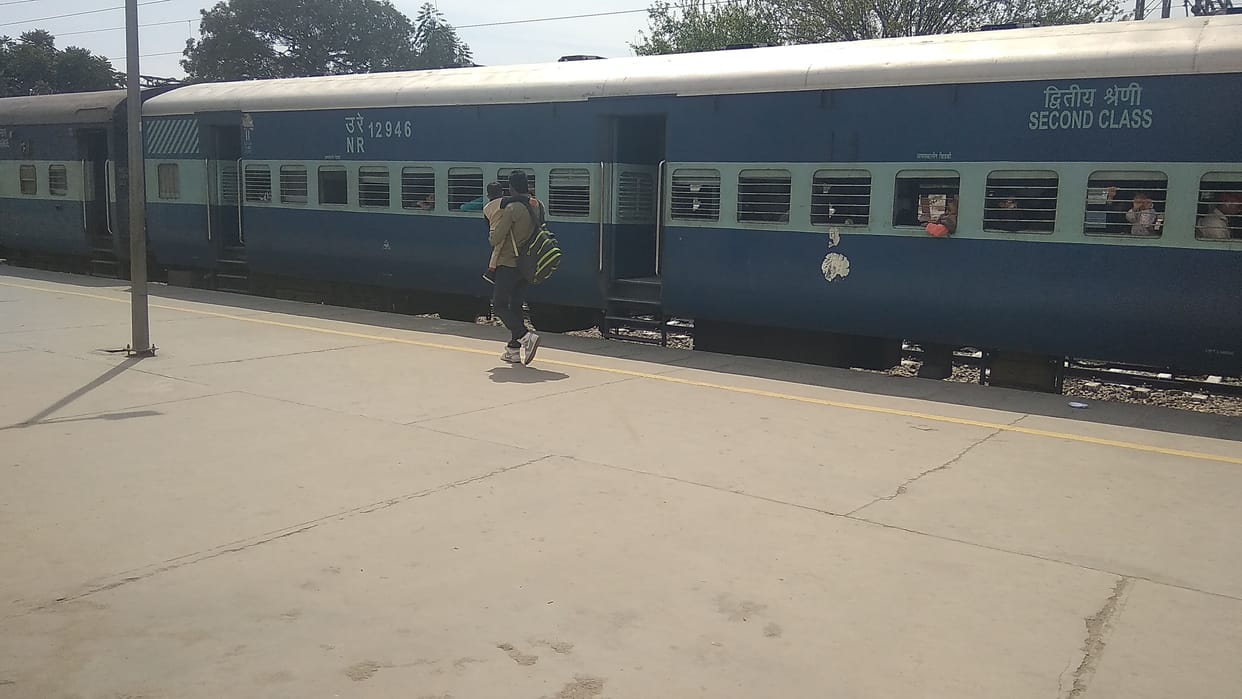 Fog safety device being installed in trains in view of fog