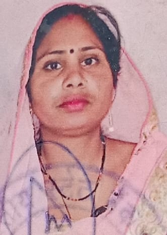 Woman killed by crushing with cobwebs in front of children