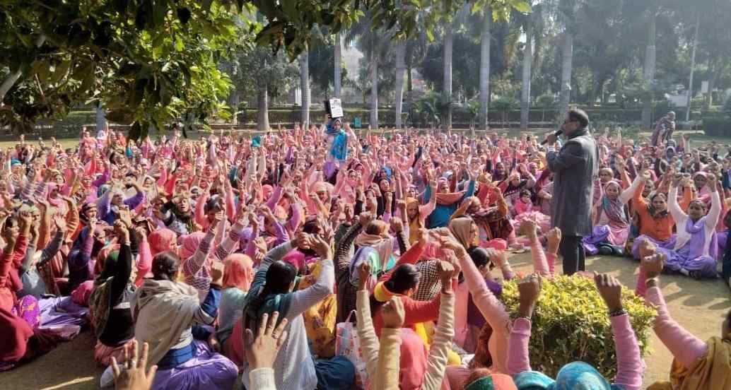 Anganwadi workers demonstrated and submitted memorandum