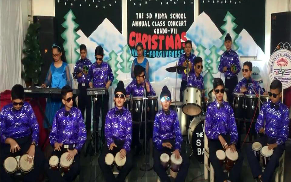 The students mesmerized everyone with their presentation in the annual class function