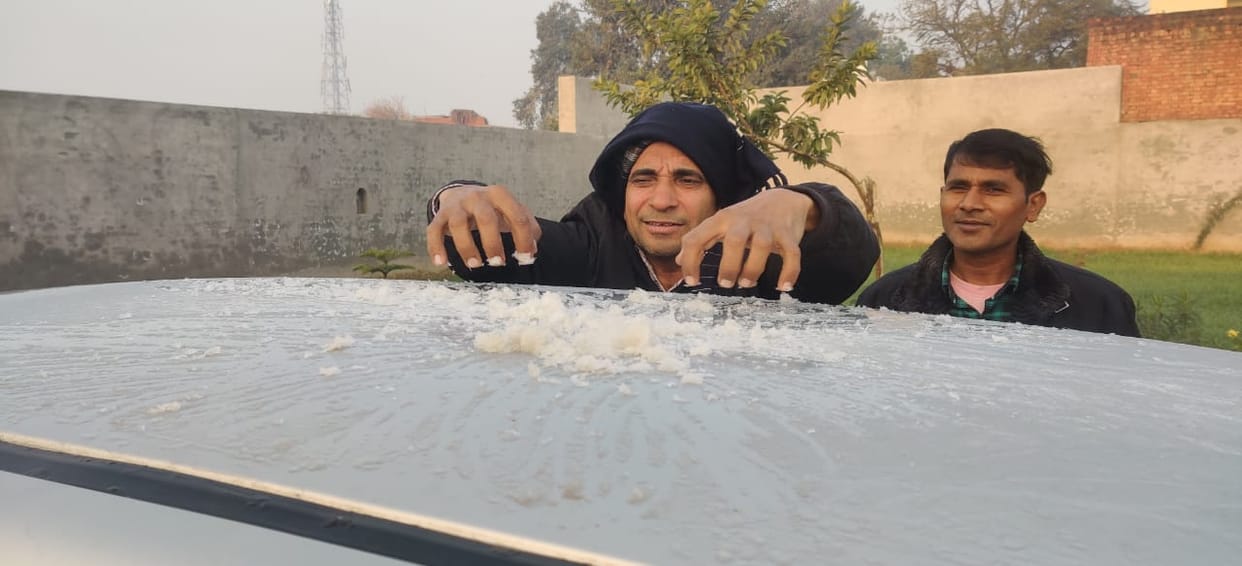 Mercury reached four degrees, snow on the roofs of cars