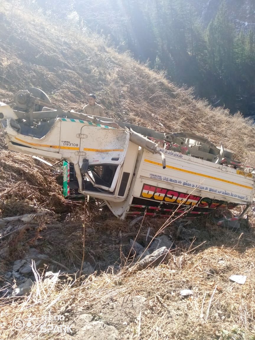Pickup fell in Khundi Maral, ward member died