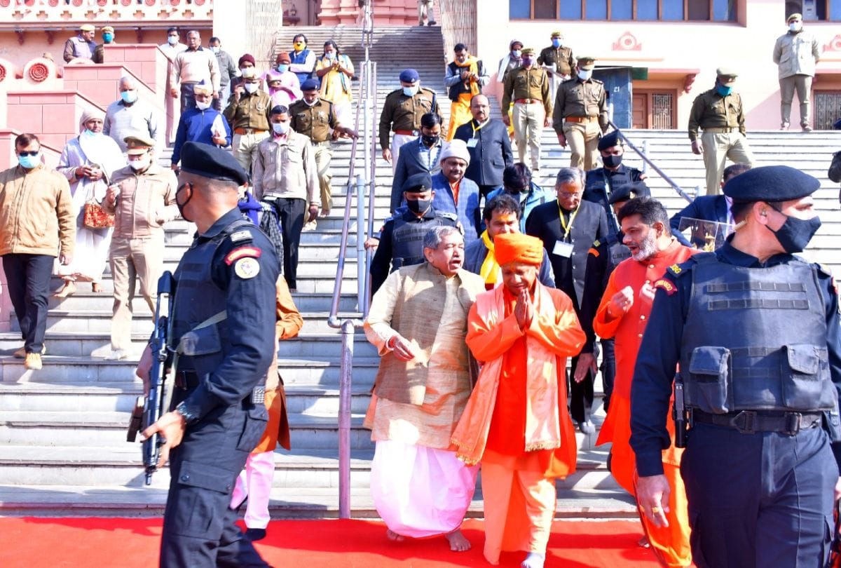 Cm Yogi Adityanath Prays In Shri Krishna Janmasthan Temple, Mathura