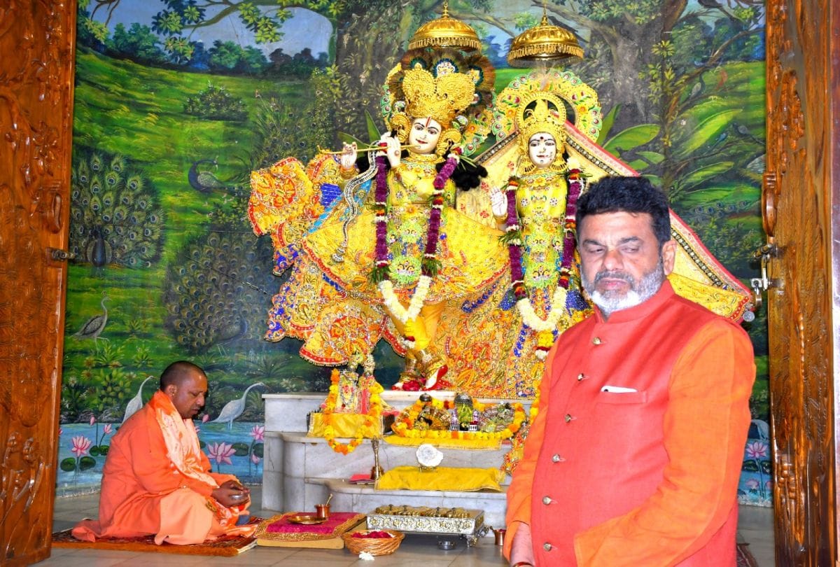 Cm Yogi Adityanath Prays In Shri Krishna Janmasthan Temple, Mathura