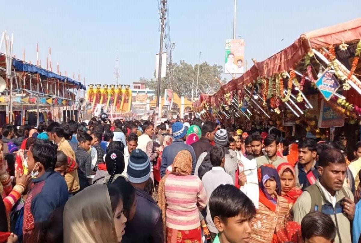 Margashirsha Purnima Devotees Taking A Bath In Holi Ganga