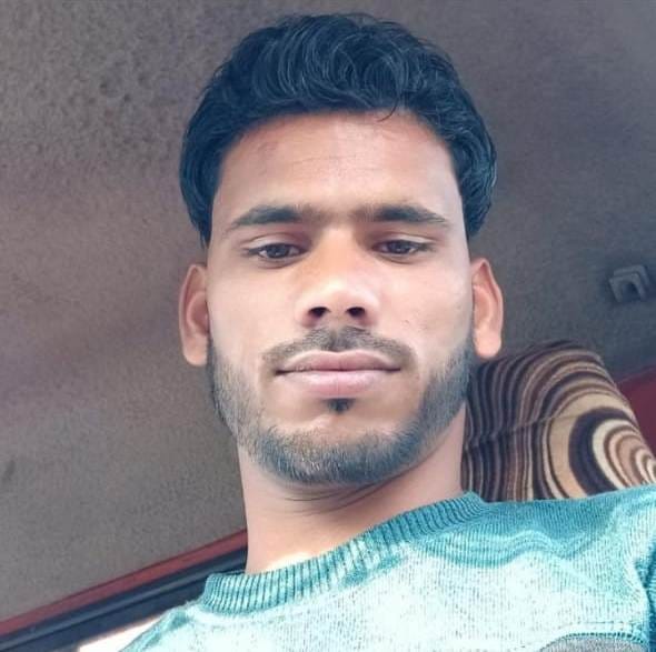Uncontrollable DCM collides with tree, driver dies