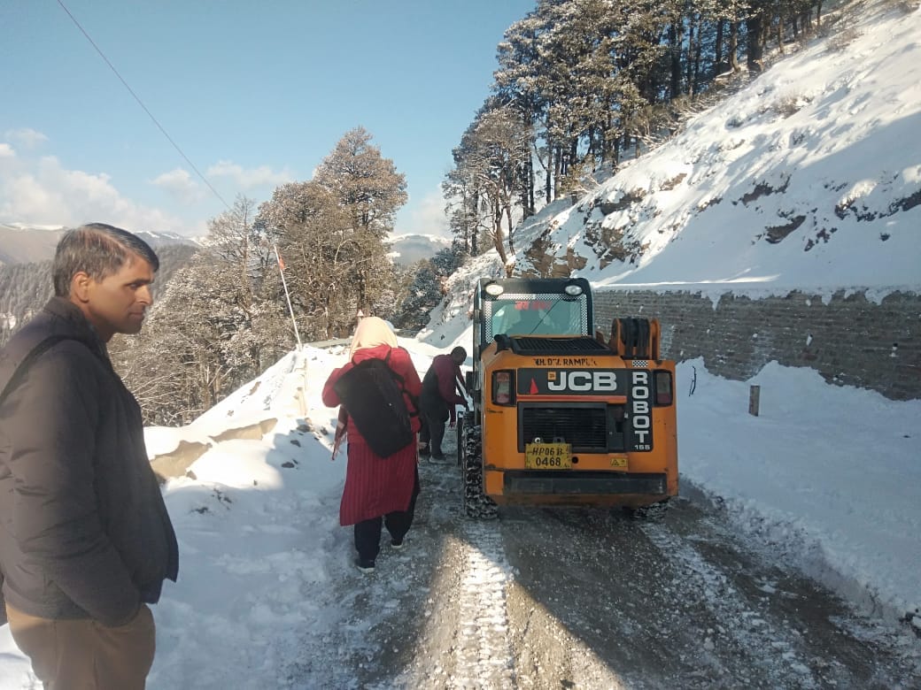 nhai started snow clearense from jalori jot