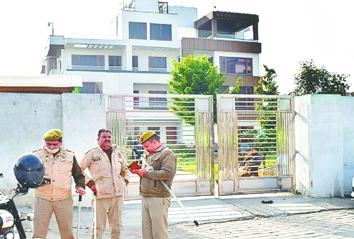 Income Tax Raid Continues Second Day At Sp Leader Manoj Yadav House