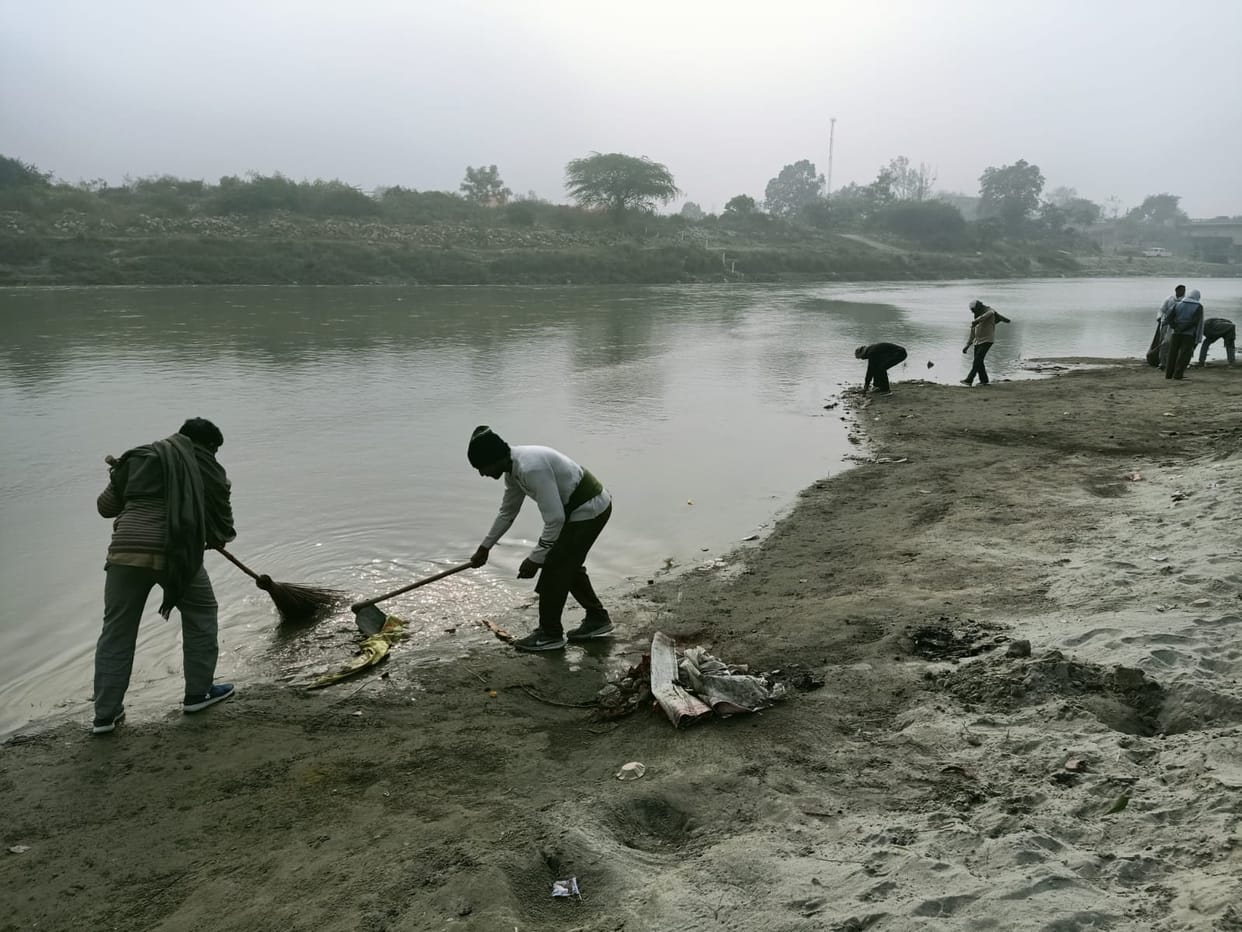 Shramdaan done by celebrating river festival
