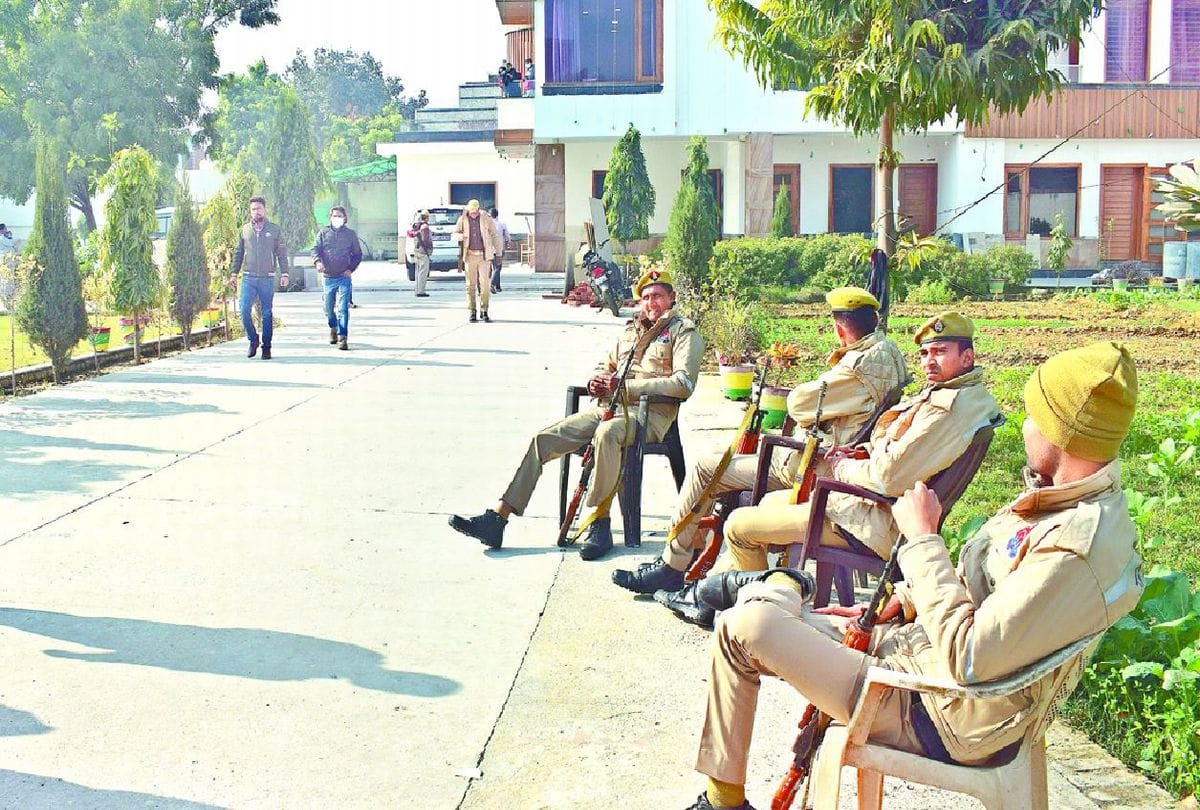 Income Tax Raid Continues Second Day At Sp Leader Manoj Yadav House