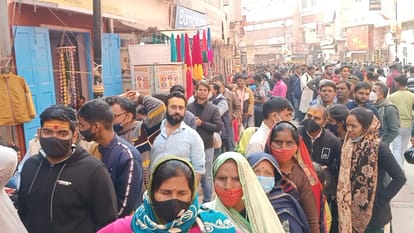 Kashi Vishwanath Dham inauguration first sunday huge  Crowd of devotees gathered more tahn lakh people  worship till noon