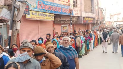 Kashi Vishwanath Dham inauguration first sunday huge  Crowd of devotees gathered more tahn lakh people  worship till noon
