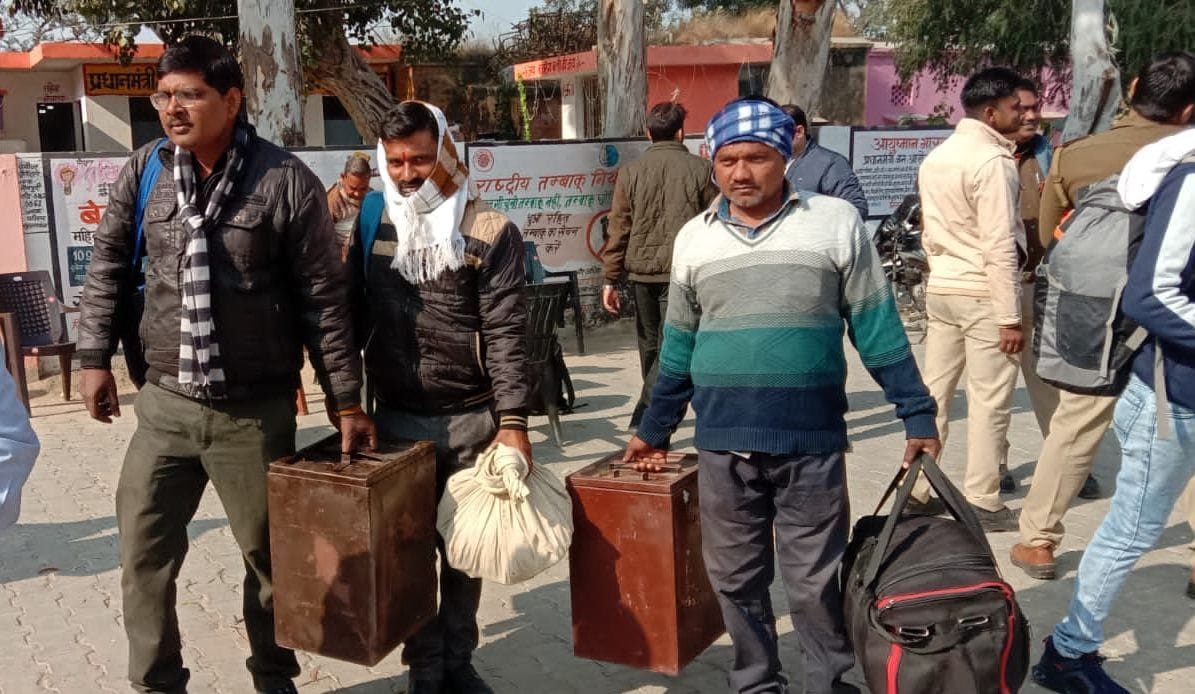 Polling parties reached the polling places, voting will be done from eight in the morning