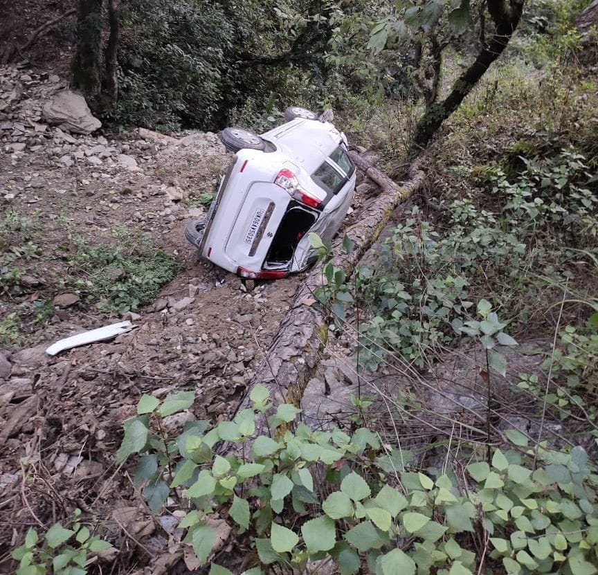 Car Falls in Trench