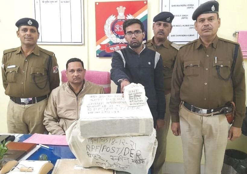 Cyber cafe operator arrested for selling fake e-tickets of express trains