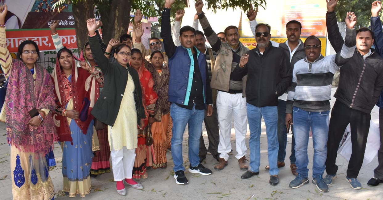 fathepur news,Motivators performed, demanded outstanding honorarium