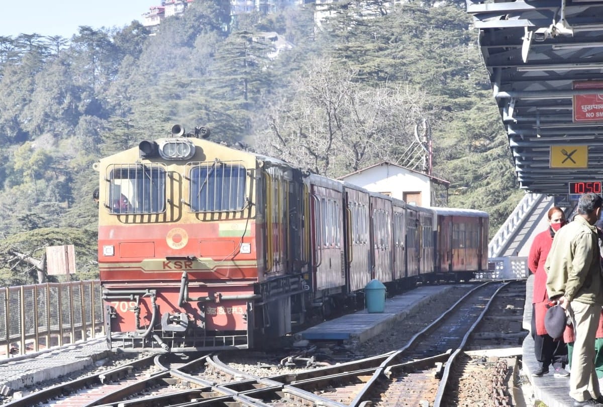 vistadome train reached shimla on kalka shimla heritage railway track