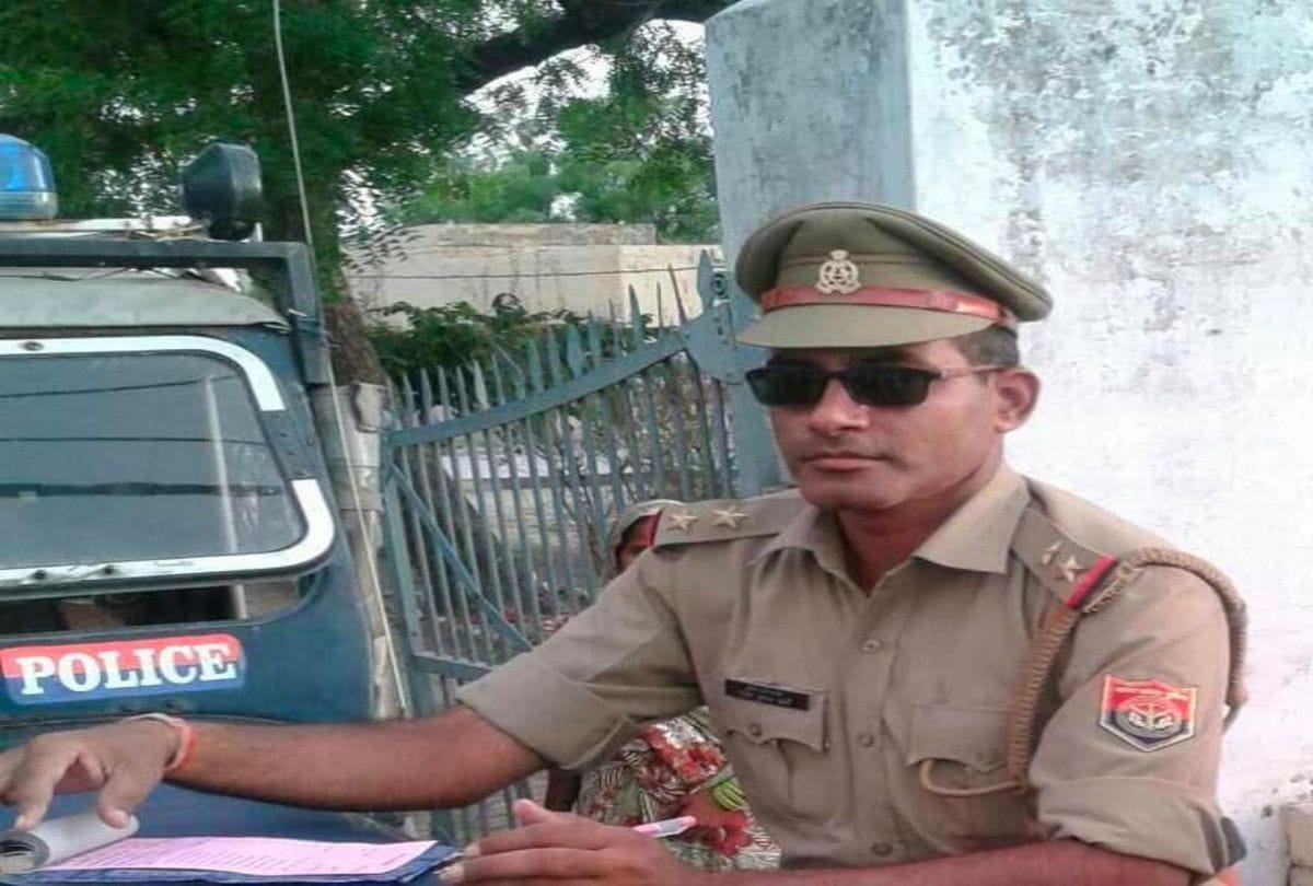 Transfer Of Policeman Businessman Protetst For Stay Said An Honest Man