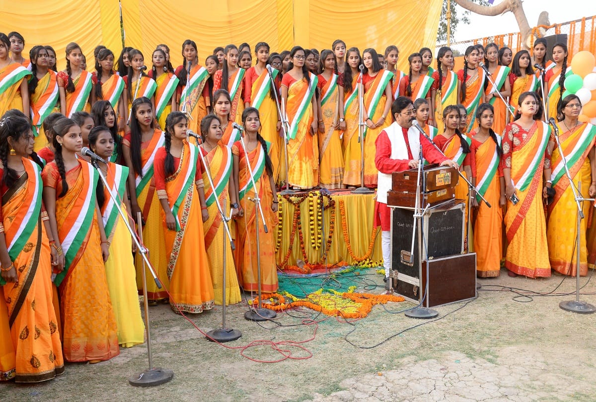 Prayagraj: More than one lakh people sing Vande Mataram together