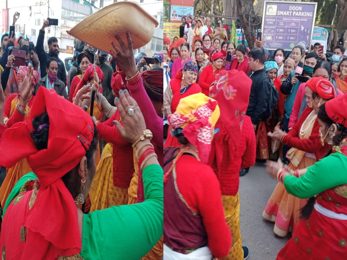 uttarakhand News: unique protest of women in traditional look and folk dance for strong land law, photos
