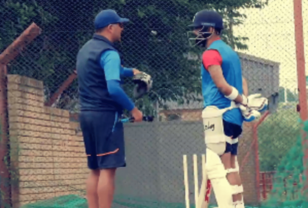 IND vs SA Virat Kohli & Rahul Dravid Indulge in Serious Conversation As Team India started training