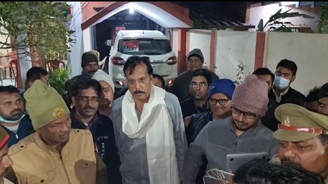 it raid on samajwadi party leader in mau rajiv rai said only 17 thousand were found in 15 hours of interrogation