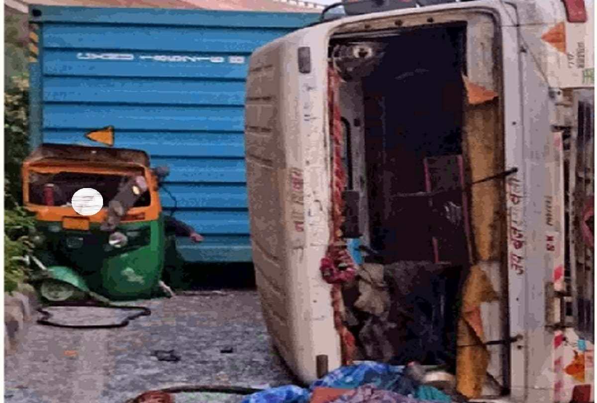 Road accident at ITO in Delhi Container full of rice overturned on auto ride at ITO