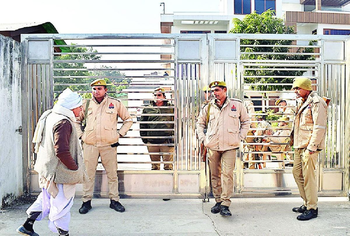 Income Tax Raid Continues Second Day At Sp Leader Manoj Yadav House