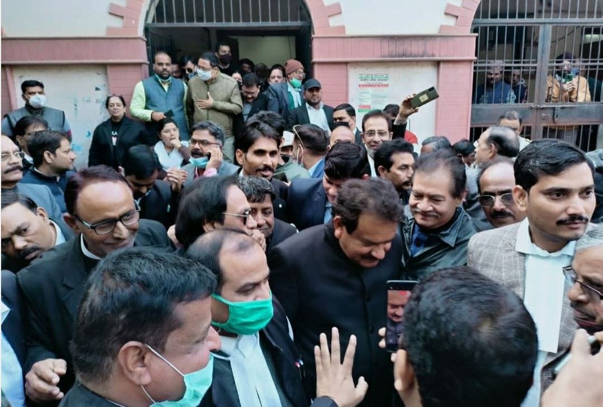 Union minister S P Singh Baghel and MLA appear before court in agra