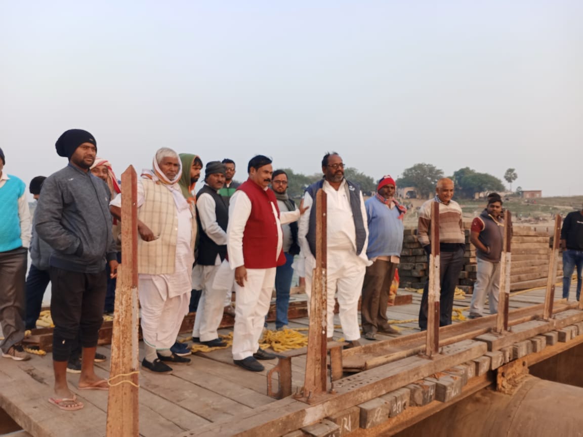 Major accident in Varanasi Three girl students missing after boat capsizes in Ganga woman rescued