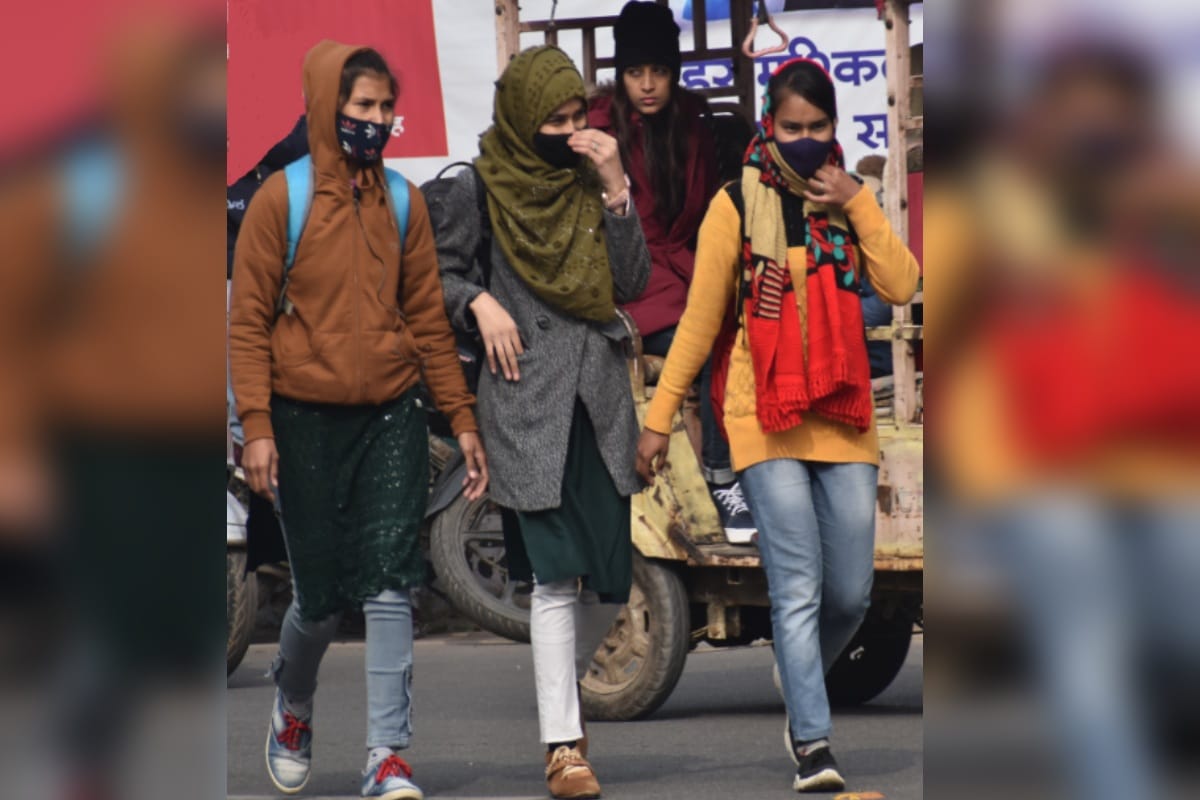 People shivering with cold winds, December 18 was the coldest day in 15 years