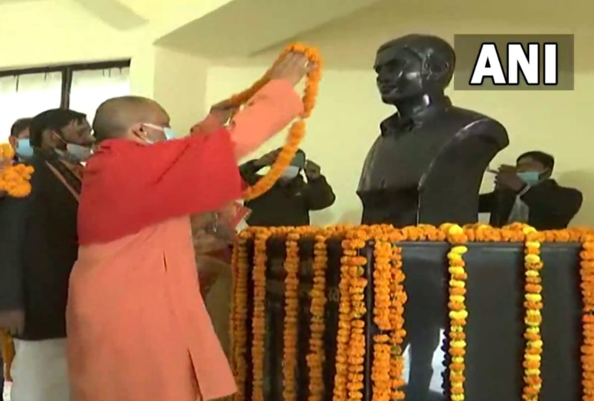 CM Yogi Adityanath pays tribute to Kakori train action revolutionaries.