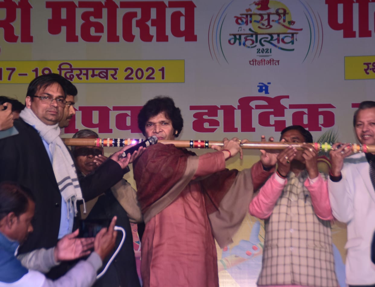 The world's longest flute made in Pilibhit  encompasses the beauty of four states