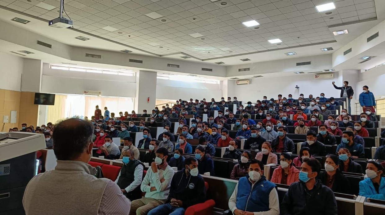 AIIMS: The reins of administration loosened, arrangements were in shambles