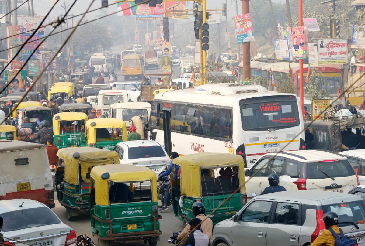 dm stuck in gorakhpur city jam