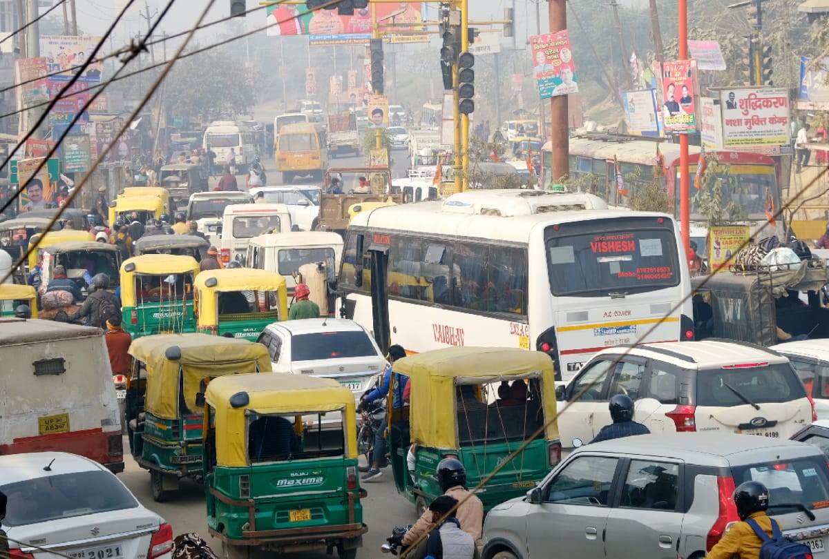 dm stuck in gorakhpur city jam