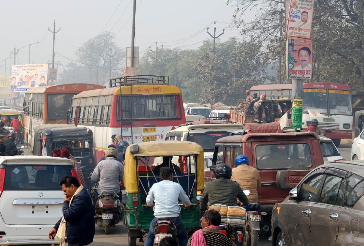dm stuck in gorakhpur city jam