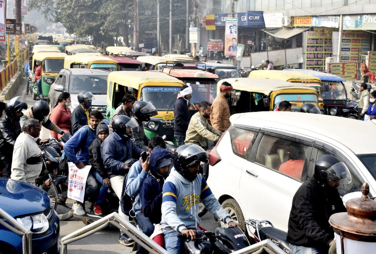 dm stuck in gorakhpur city jam
