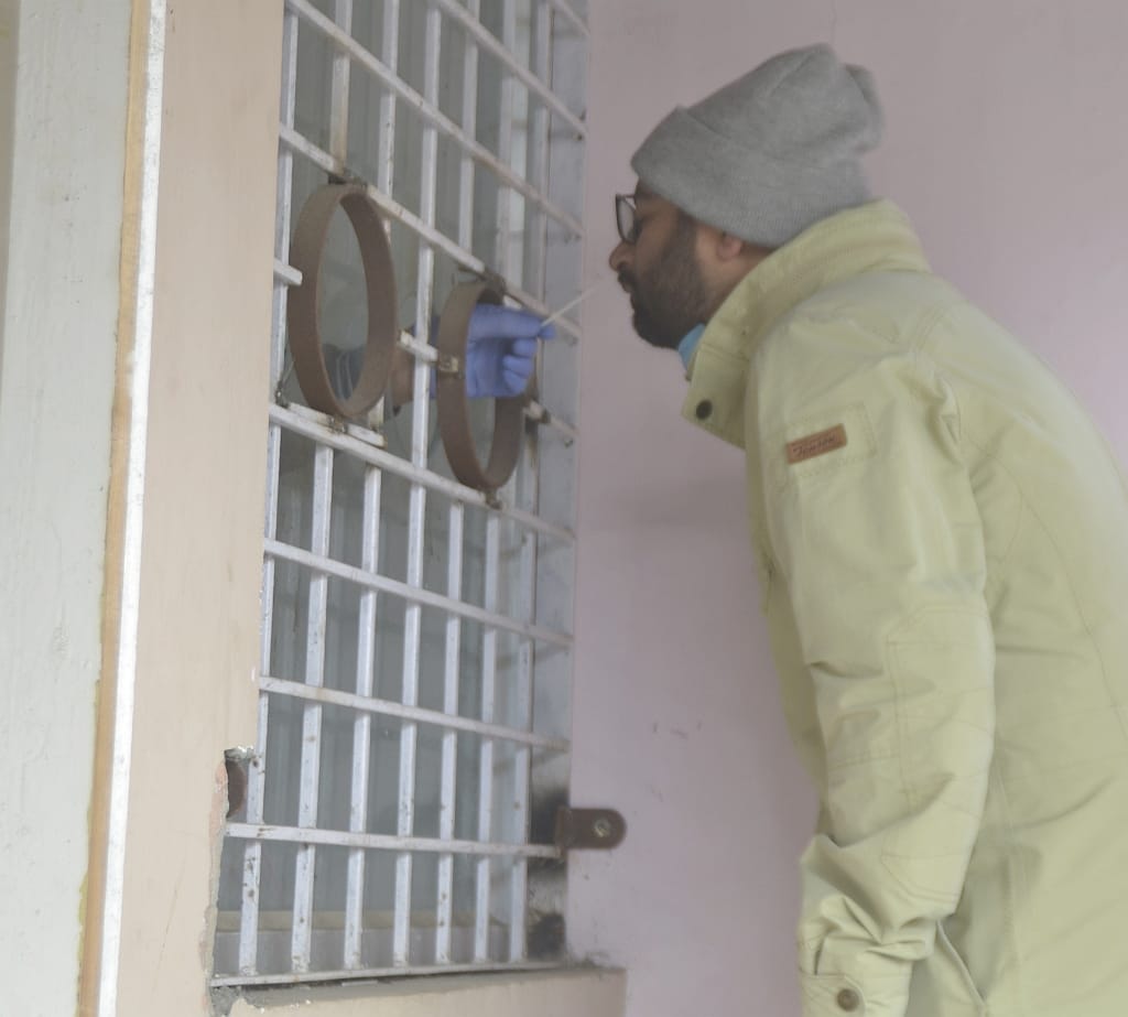 health  department is alert in sirmaur and took eight  corona sample  of  person who came from others country