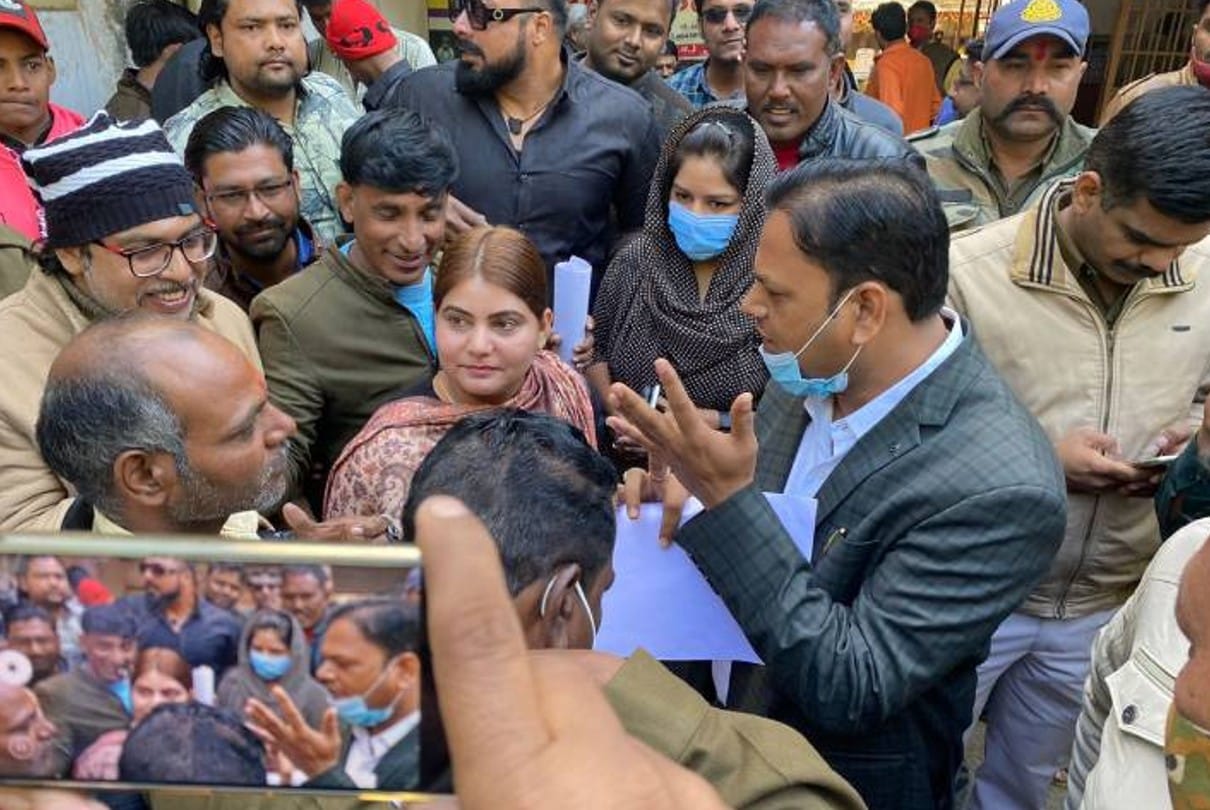 Gherao of RTO in Ujjain: Congress leader said - there is a problem of running the house in front of the auto drivers, then the RTO said - taking action on the orders of the court...