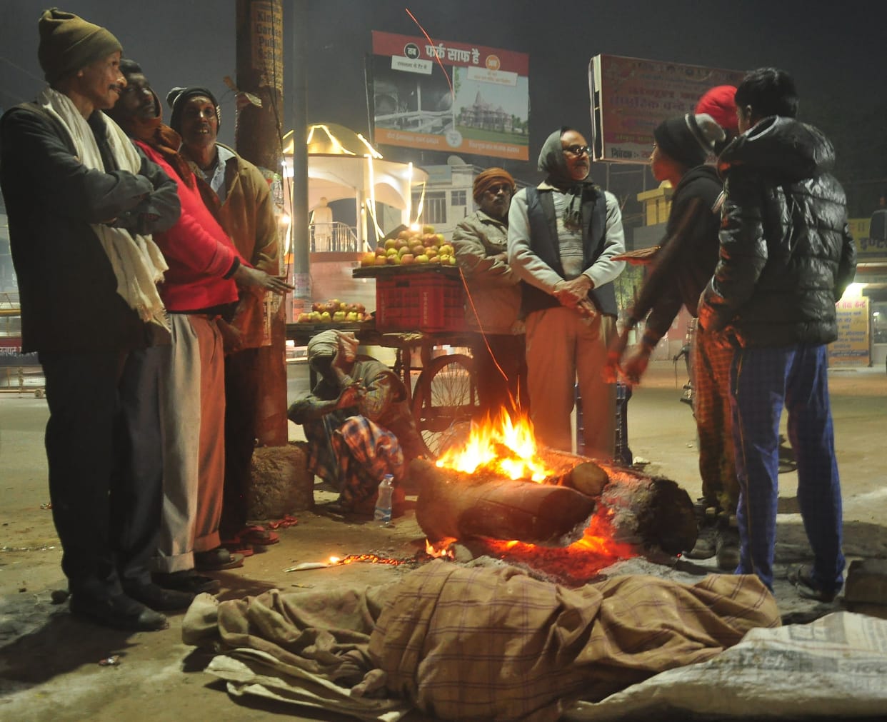 The sun remained ineffective in front of the cold, people shivered in the evening